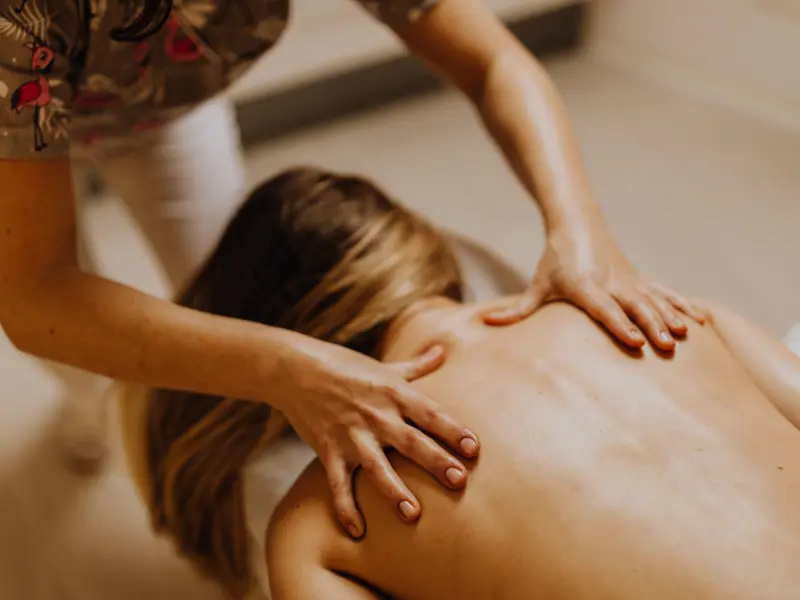 Rückenmassage in Berlin – Tiefengewebsmassage Gutschein für gezielte Linderung bei Rückenschmerzen